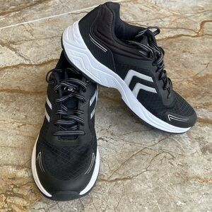 Men's Dr. Scholl's black tennis shoes, size 7 men's, worn once.